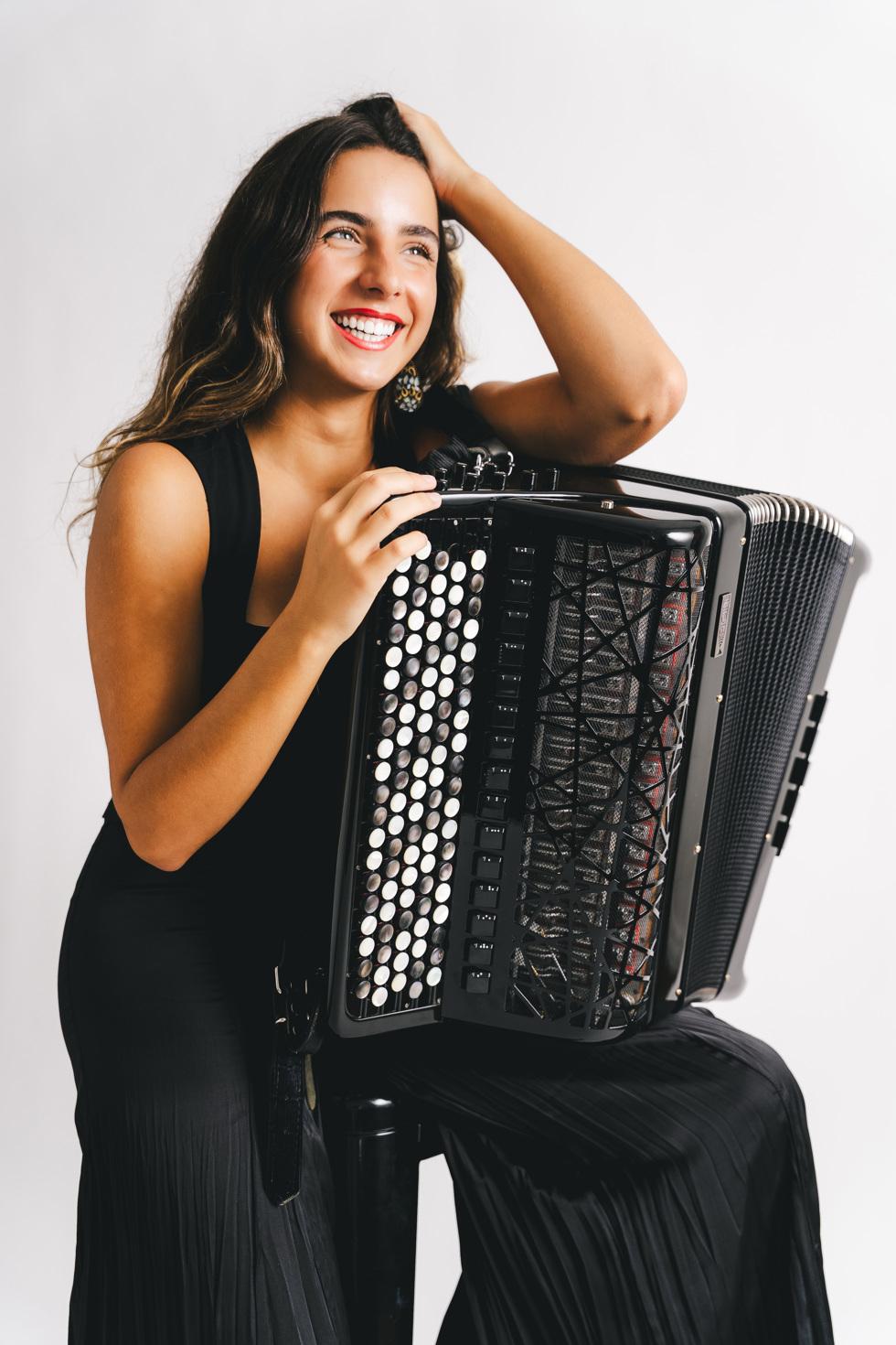Sofia Ros plays Accordion Sofia Ros plays Accordion